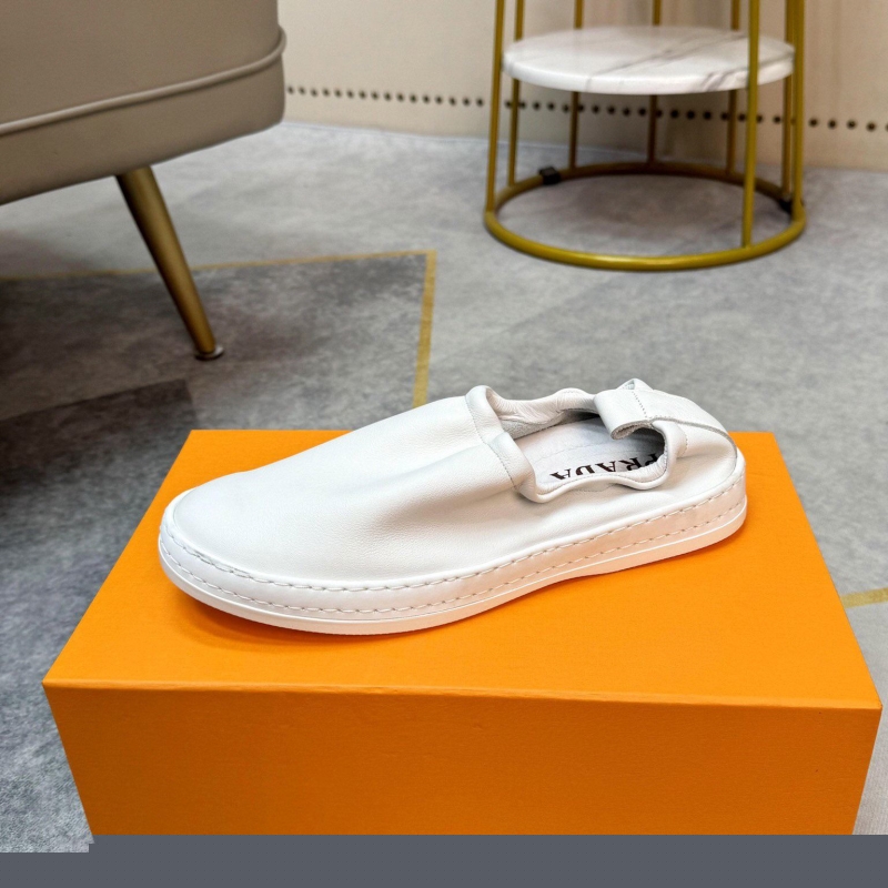 Pra*a casual shoes